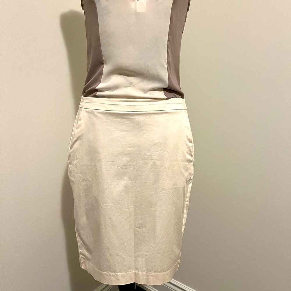 Women’s off-white skirt from Mexx.